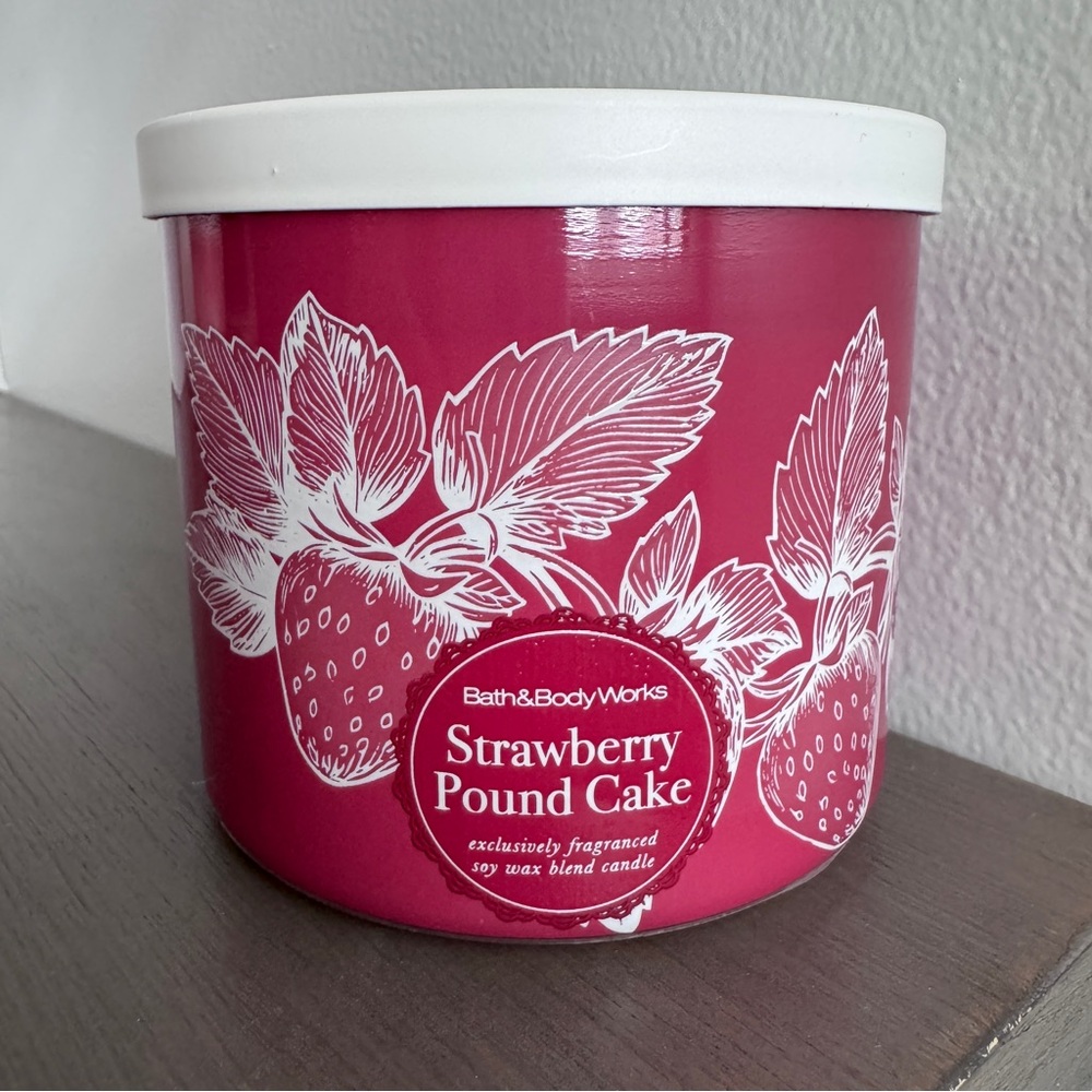 Bath & Body Works STRAWBERRY POUND CAKE 3-Wick Candle NEW White Barn